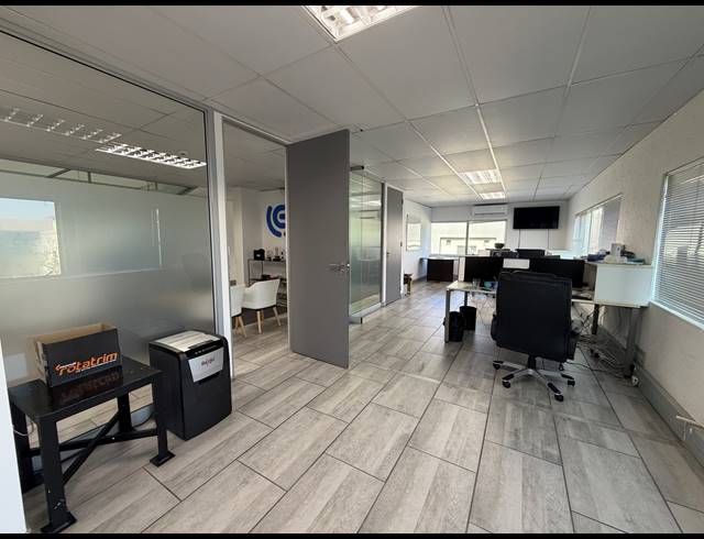 251.10M² OFFICE TO LET IN SUNNINGHILL